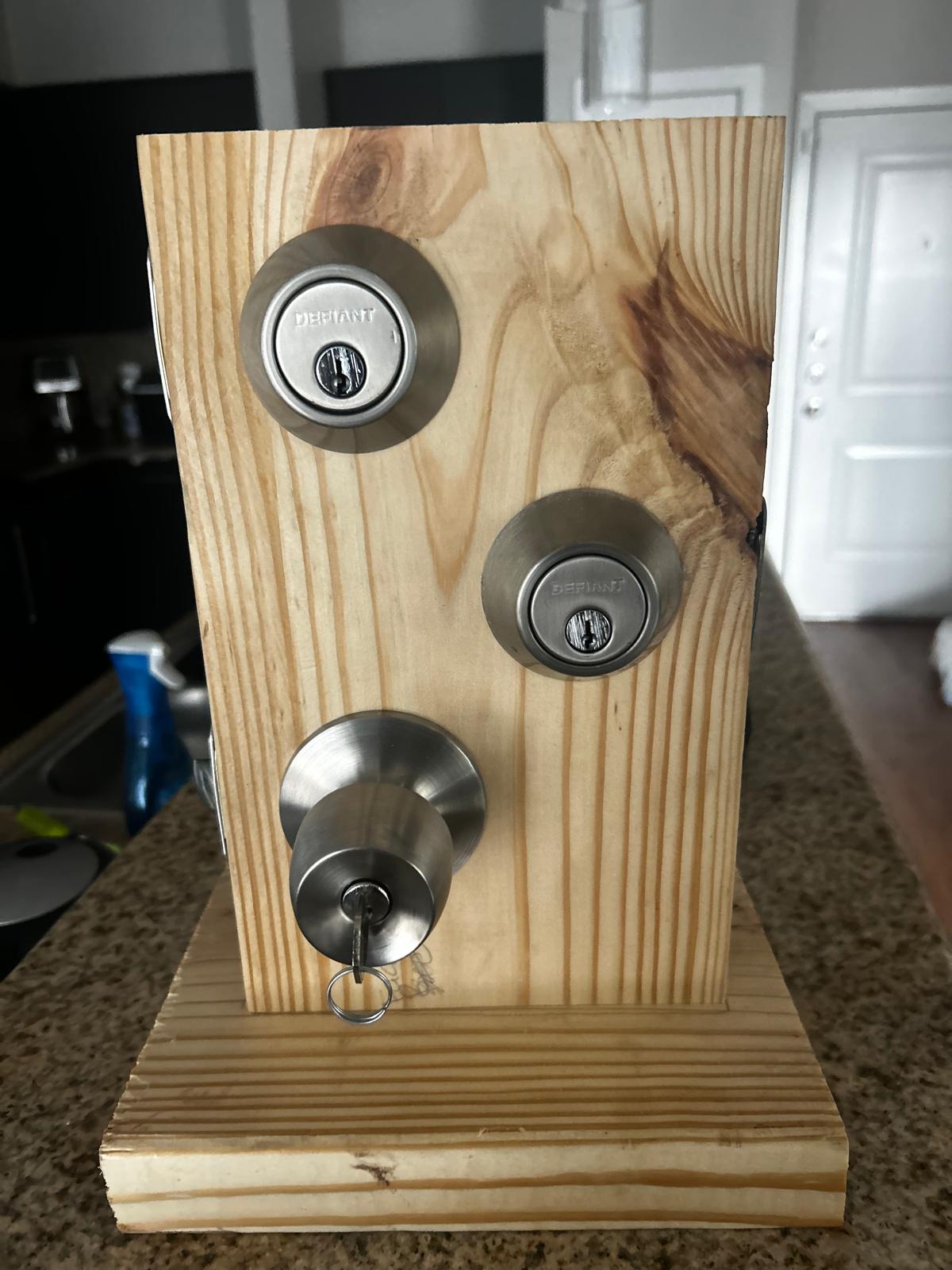 K&E Locksmith technician on the job in Pearland TX